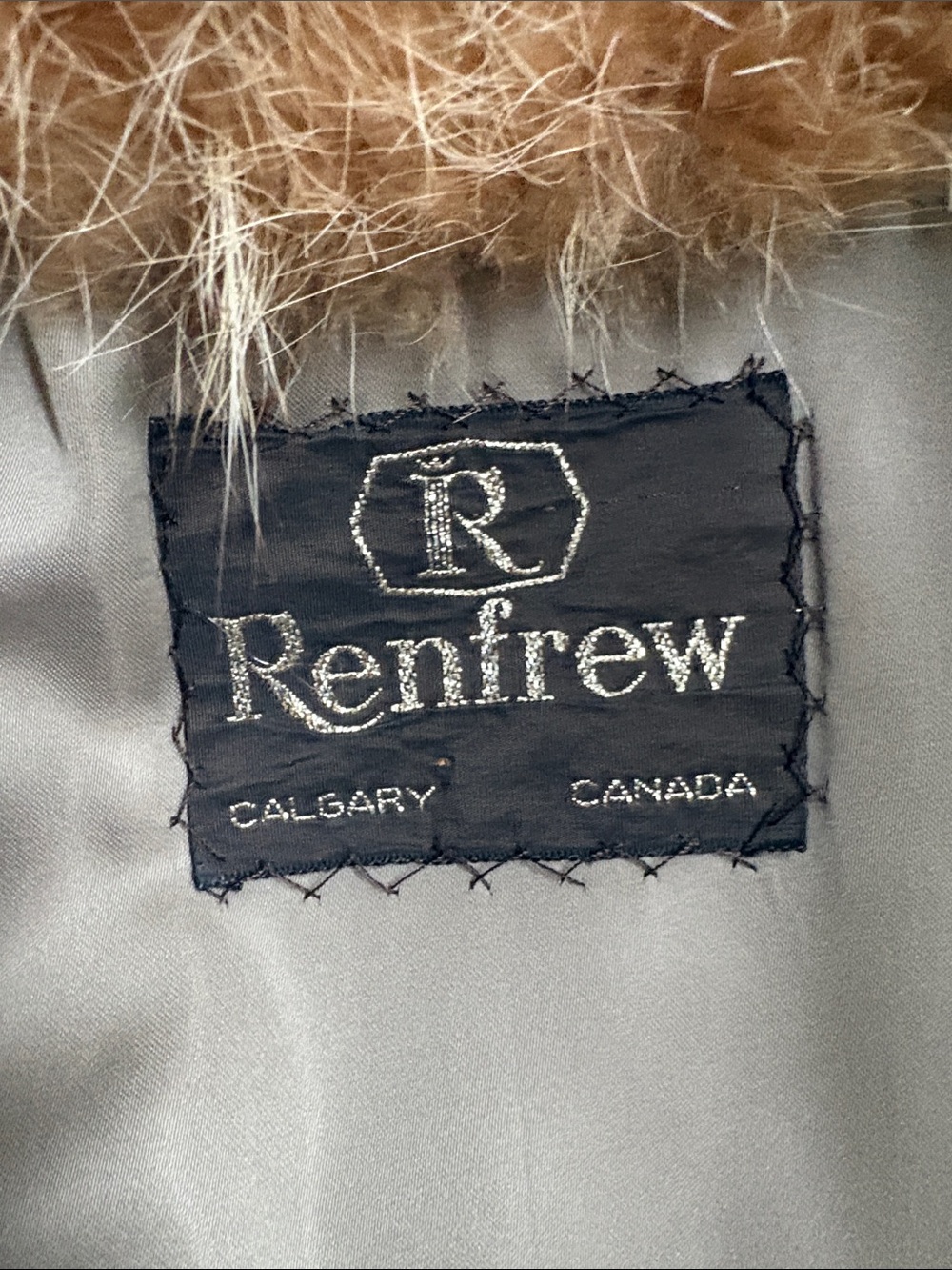 Vintage Renfrew Furs Tanuki (Japanese Raccoon) Full Length Fur Coat | Luxe 1979 - Picture 11 of 13